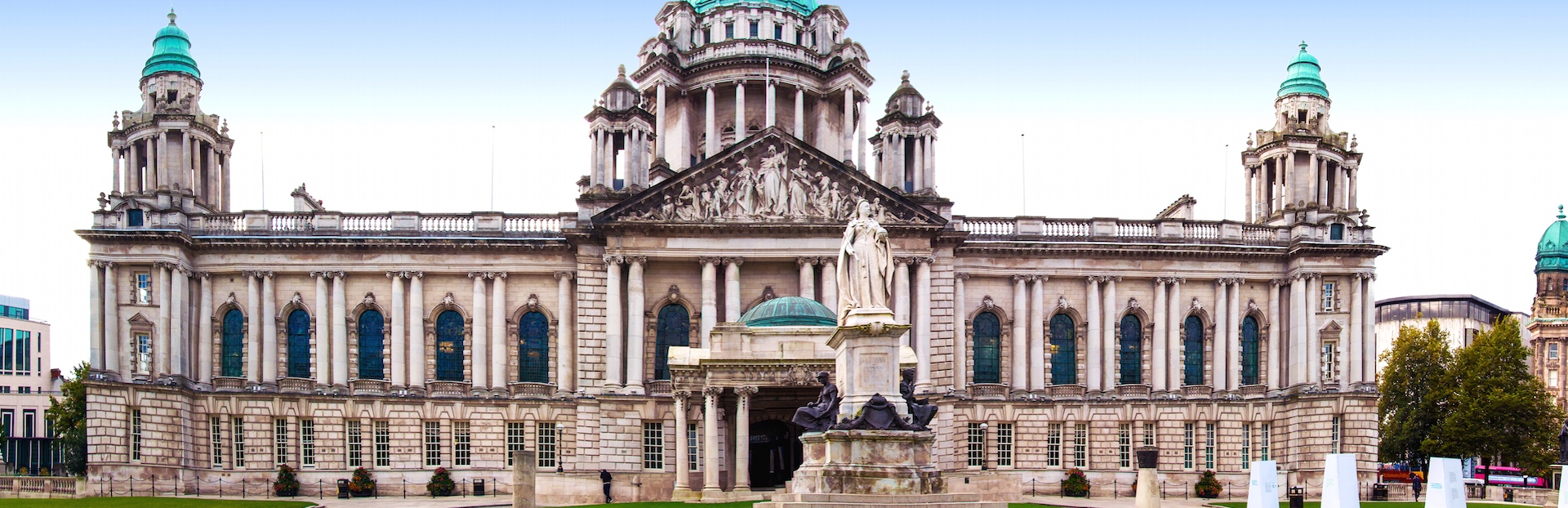 Belfast audio tour: A Belfast Introduction: From Great Victoria Street to City Hall