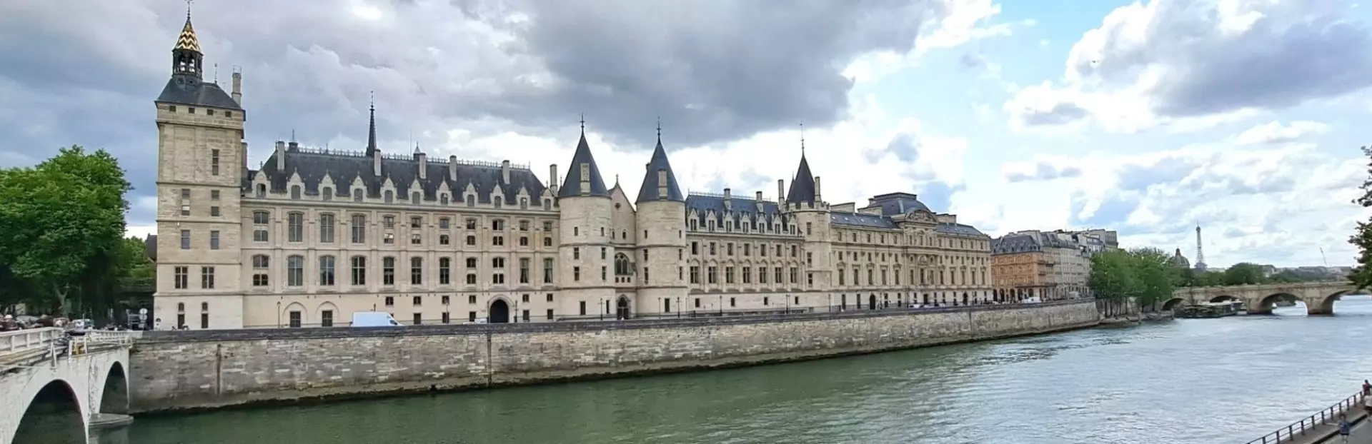 Paris audio tour: Paris of Dreams and Nightmares: The Dark Side of the City of Light
