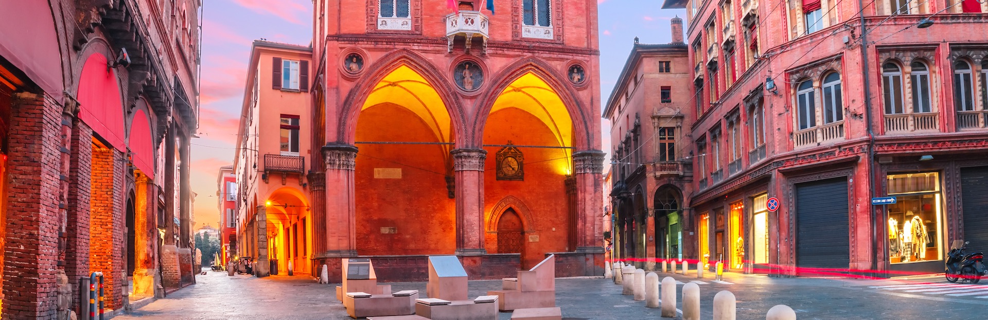 Image of Bologna Stadtrundgang: Von Porta Galliera zu den Zwei Türmen und Le Tre Frecce
