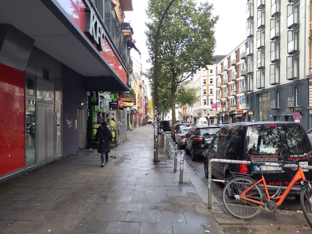 Turn left into the Hamburger Berg Street  Hamburg self-guided audio tour  app  VoiceMap